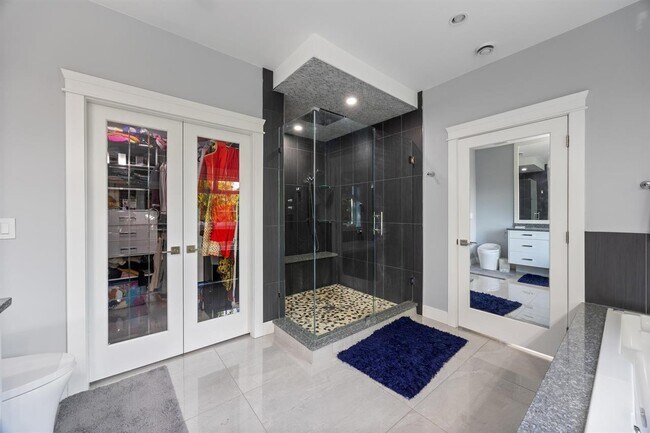 Photo du bâtiment - 10088-10121 121 St