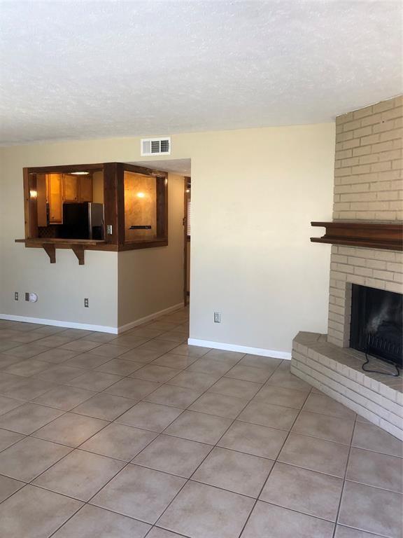 Building Photo - 2210 Crosstimbers St