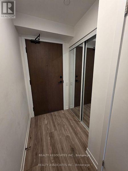 Photo du bâtiment - 4065 Confederation Pkwy