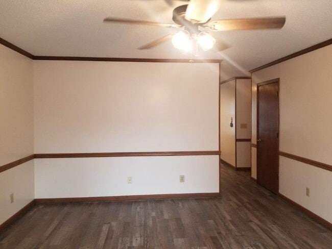 Foto del edificio - 117-B E John St