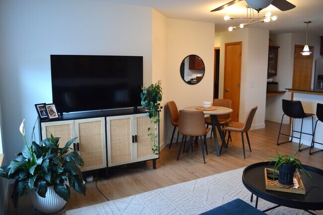 Foto del edificio - 8201 Mayo Dr