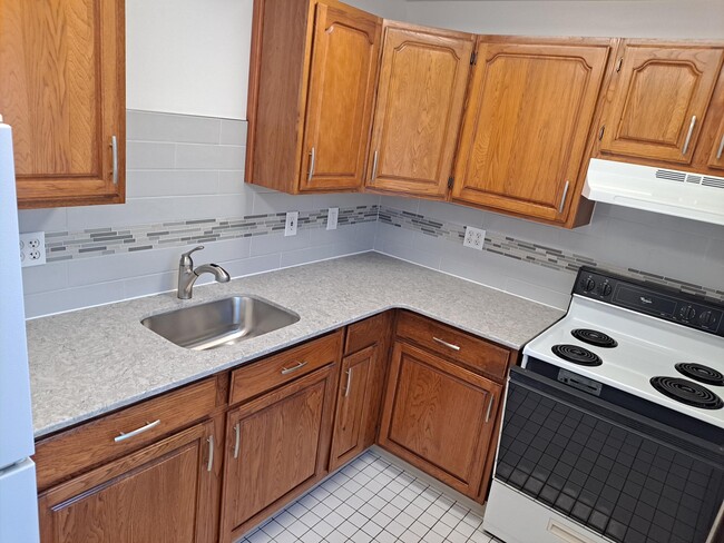 Building Photo - 837 W Liberty St Building Photo - 837 W Liberty St