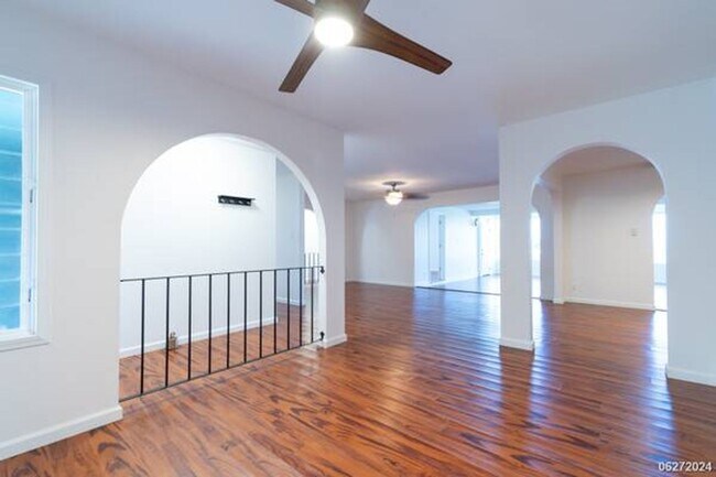 Building Photo - 1417 Onioni St