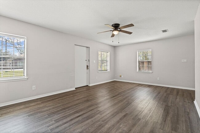 Building Photo - Adorable Cottage in Pinehurst