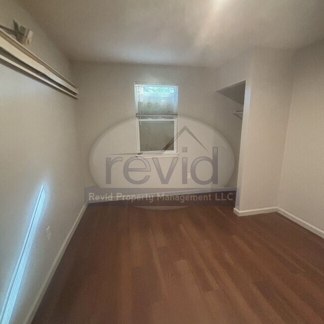 Foto del edificio - Move In Special! Half off First Months Rent!
