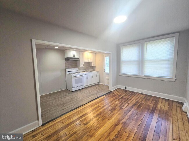 Building Photo - 2540 S 61st St