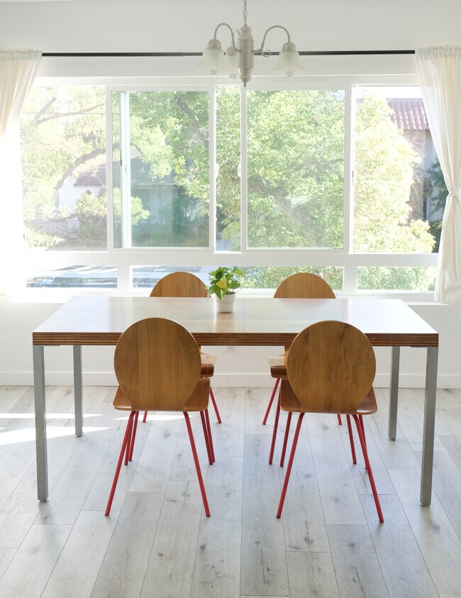 Foto del edificio - 10823 Camarillo St