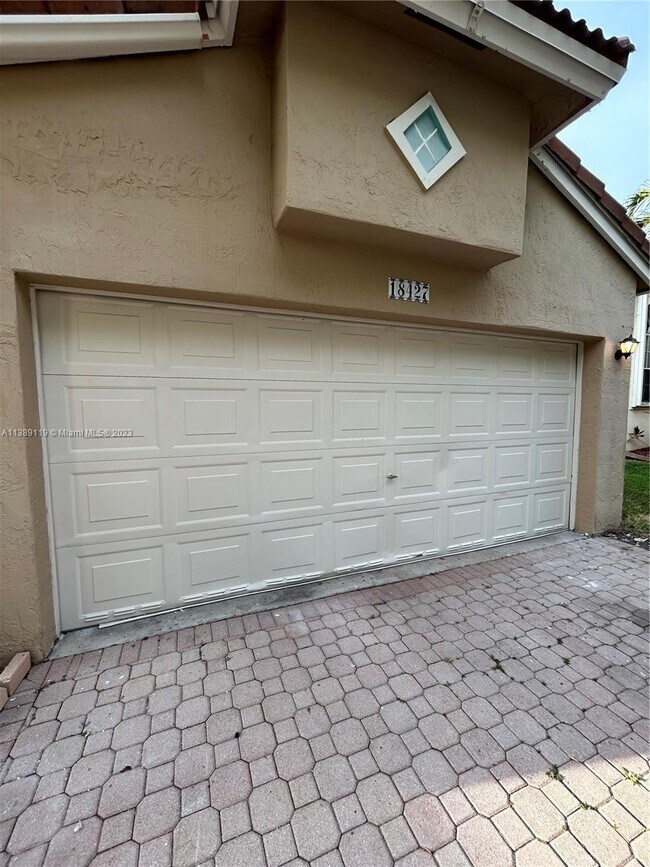 Foto del edificio - 18427 NW 11th St