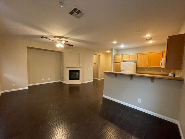 Foto del edificio - Three bedroom two bath single story home