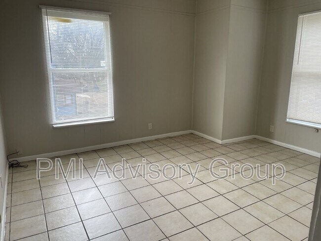 Building Photo - 1441 SW Van Buren St