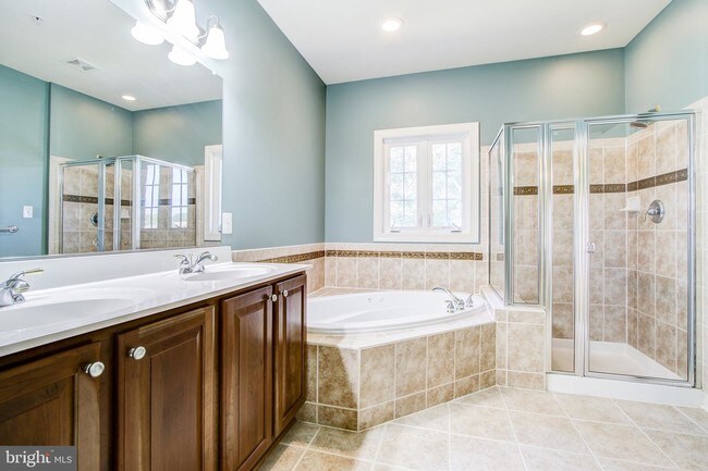 Building Photo - 1602 Regent Manor Ct