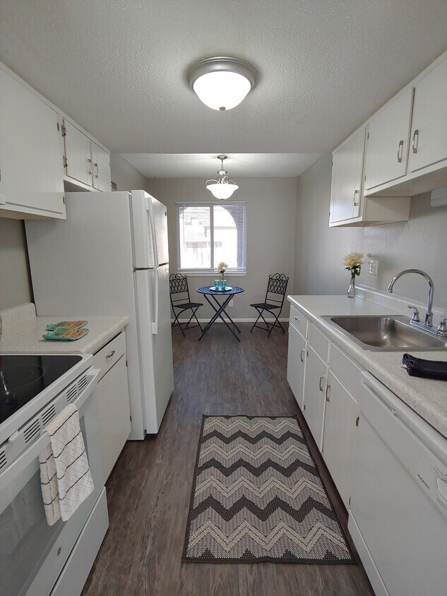 Misty Glen Apartments and Townhomes Apartments 3201 SW Randolph Ave