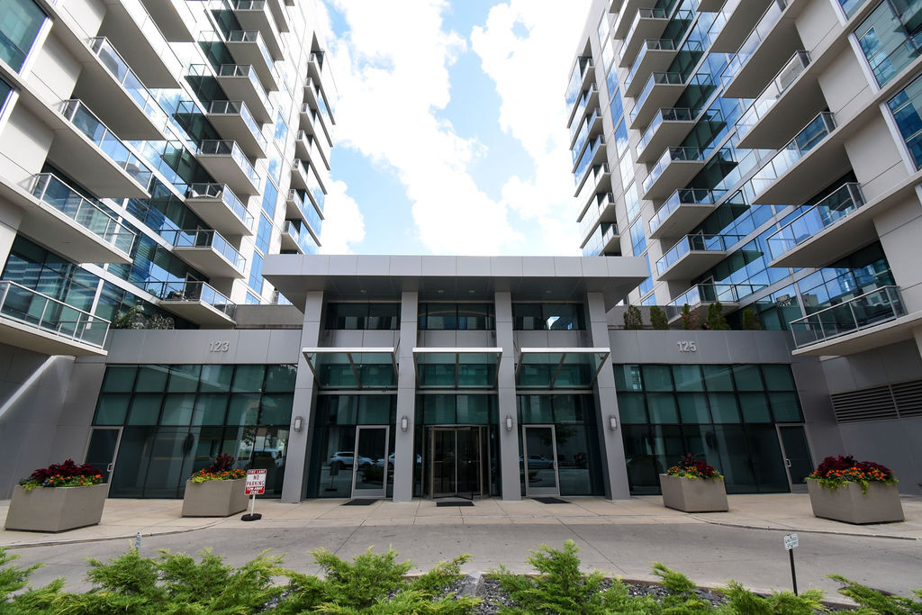 Building - 123 S Green St