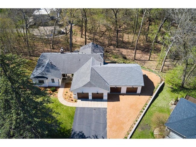 Building Photo - 1832 Essex Rd