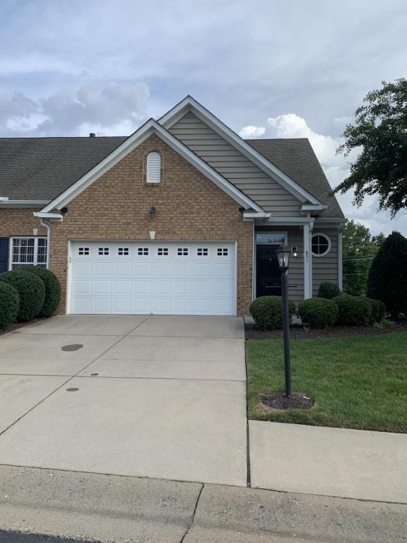 Foto principal - 851 Parkland Place