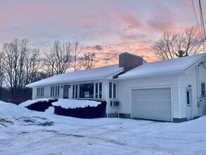 Building Photo - 9 River St