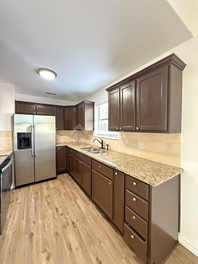 Foto del edificio - 4718 Saddle Ridge