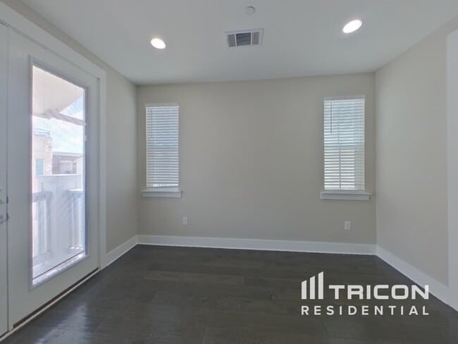 Building Photo - 209 S Village Way