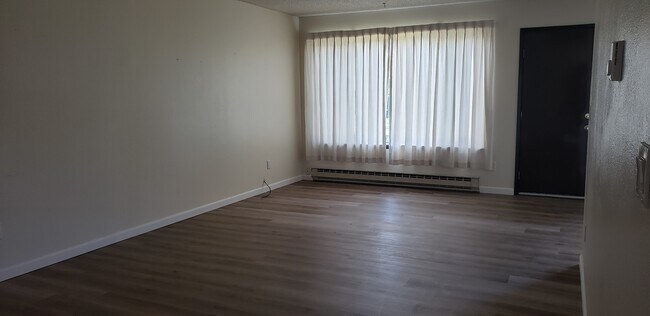 living room - 1022 Eastmont Ave