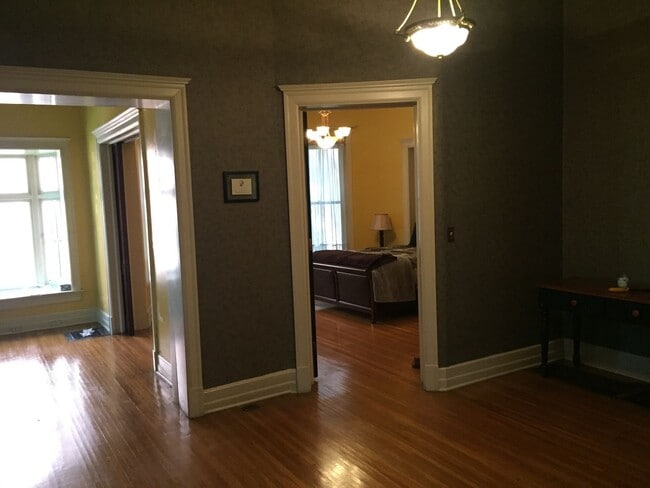 Building Photo - Saint James Ct