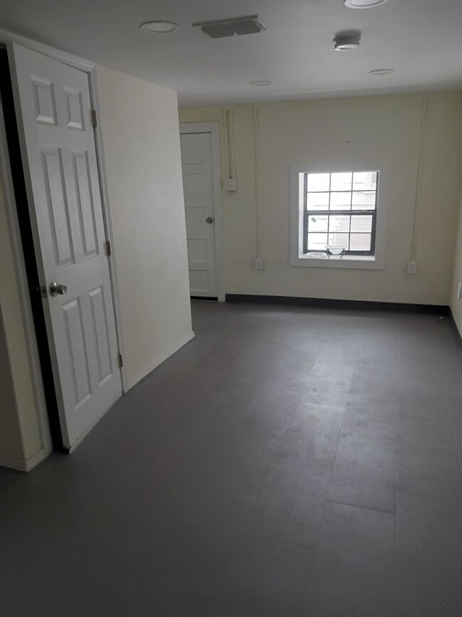 Foto del edificio - 1143 S Virginia Ave