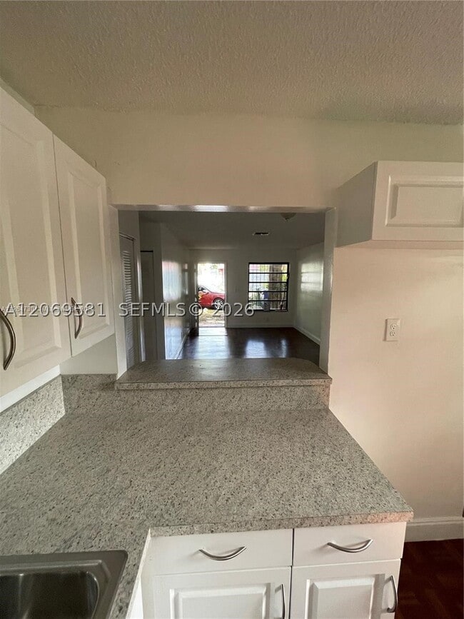 Building Photo - 3677 Florida 3677