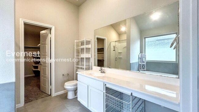 Foto del edificio - 5 Bed / 2 Bath Home with Fenced Yard & Garage / Pet-Friendly / Vouchers Accepted / Available Now!...