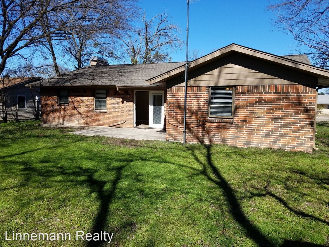 Building Photo - 4 br, 2 bath House - 108 E. Arlo Rd