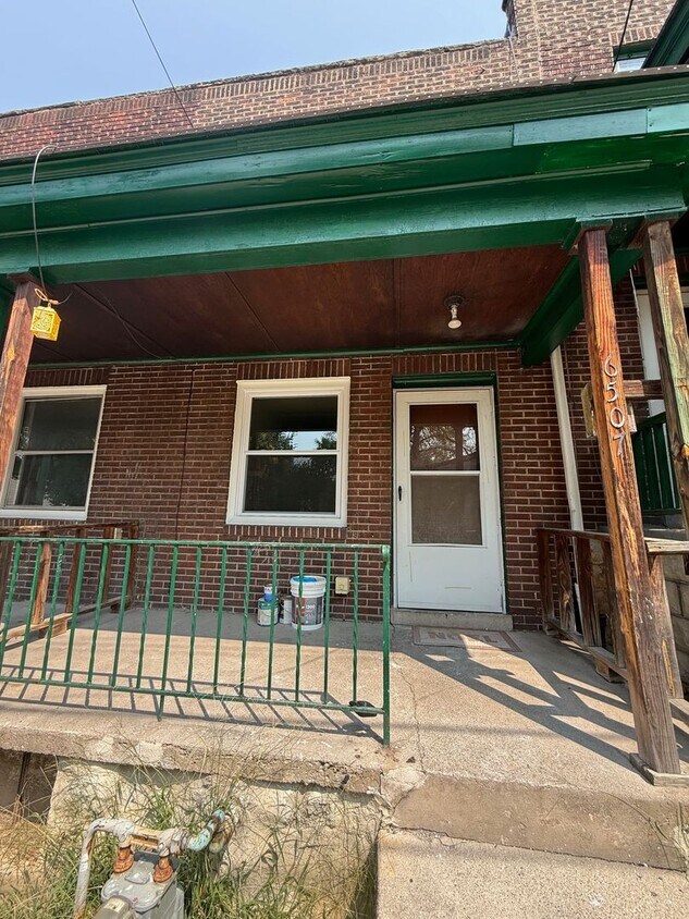 Foto principal - Charming 2-Bedroom Townhome in Lincoln-Lar...