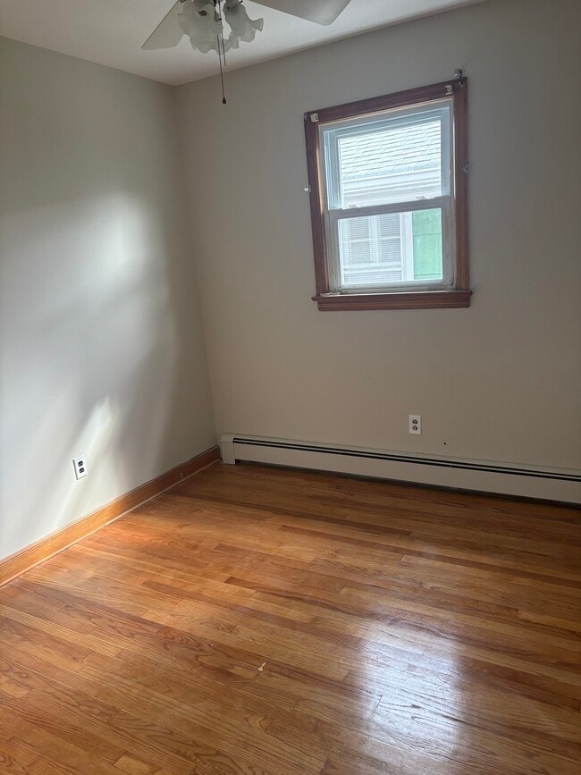 Building Photo - 253 Devon St