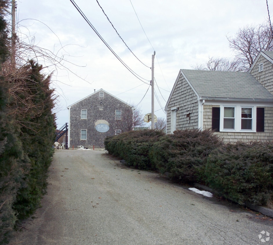 Building Photo - 148 Cedar St