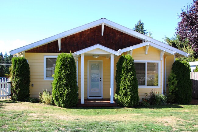 Building Photo - 11912-11911 11th Pl SW