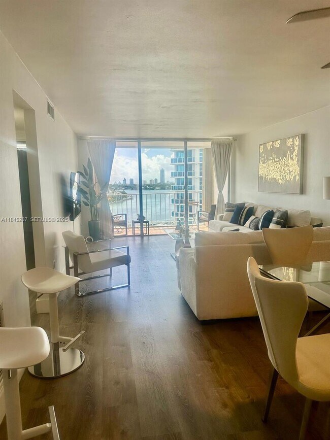 Foto del edificio - 1865 79th Street Causeway