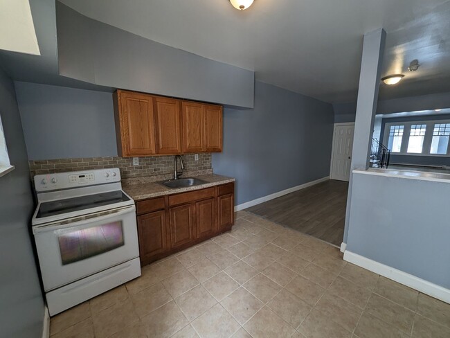 Building Photo - Large Home - West Philadelphia