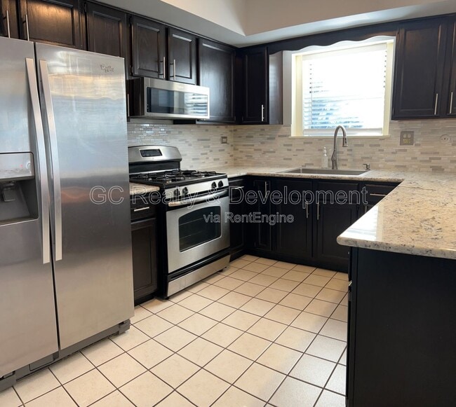 Building Photo - 45 White Pine Dr