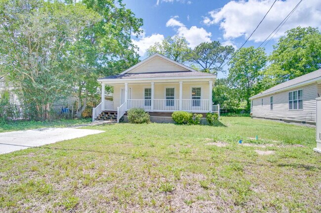 Foto del edificio - Don’t Miss This West Pensacola Rental — Open Floor Plan, Large Primary Suite, Outdoor Deck & Minu...