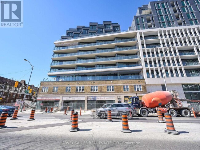 Building Photo - 8-208 Manor Rd W