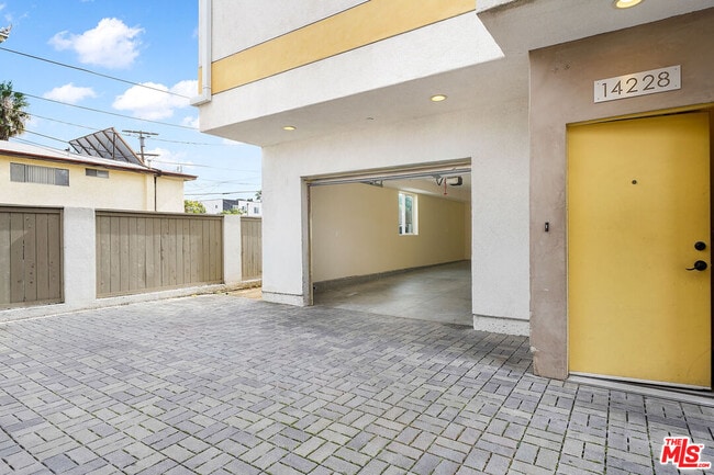 Foto del edificio - 14228 Sylvan St