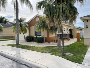 Building Photo - 211 E Riverbend Dr