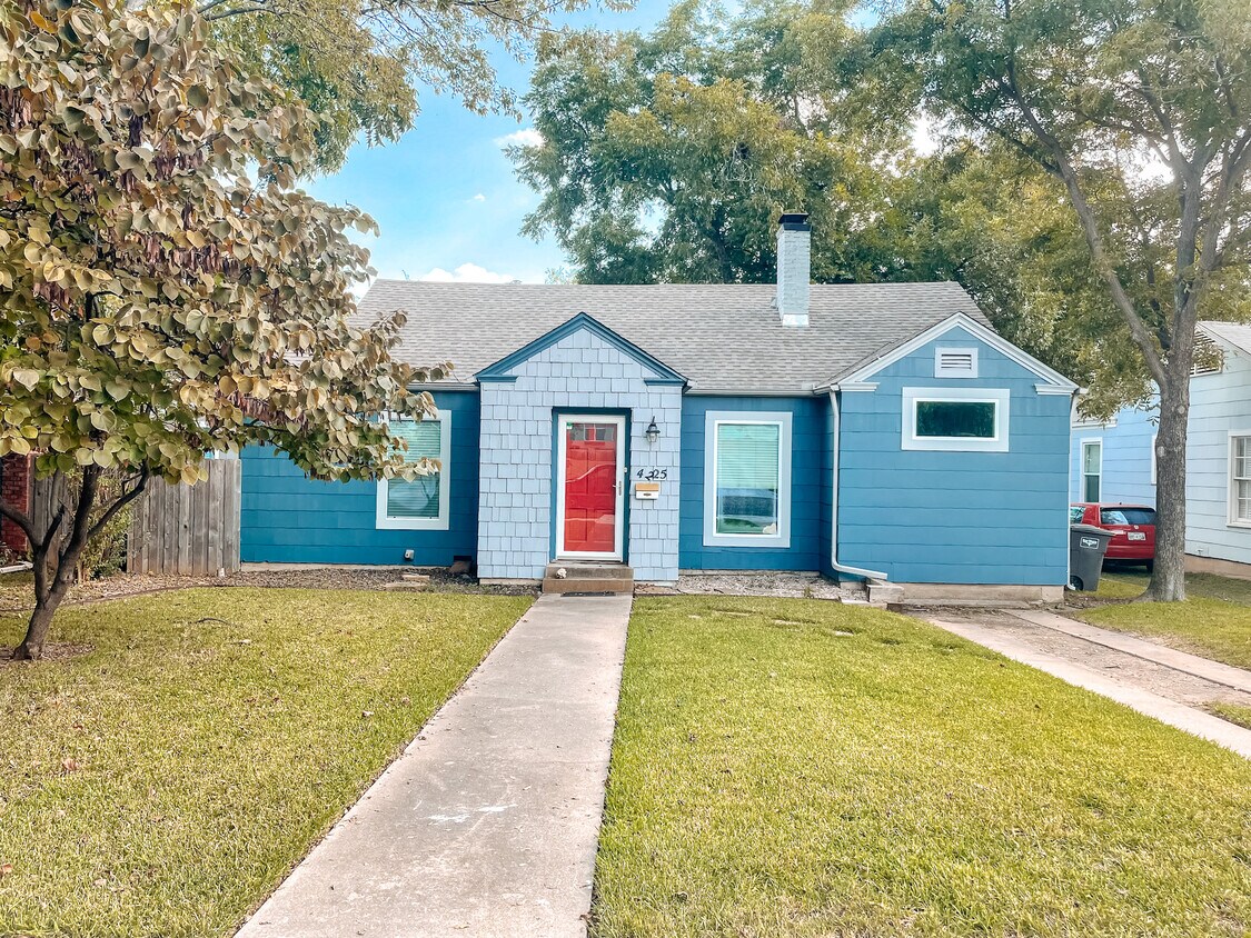 Primary Photo - 4225 Curzon Ave