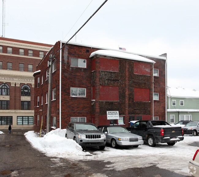 Building Photo - 207 W Wesley Ave