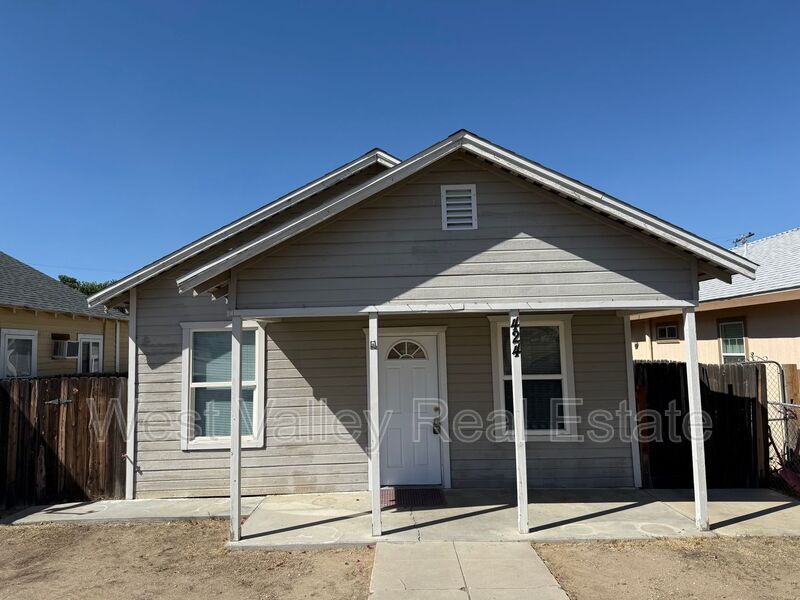 Primary Photo - 424 Lucard St