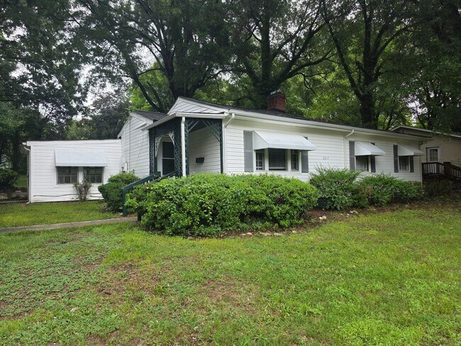 Foto del edificio - 3317 Emory Dr