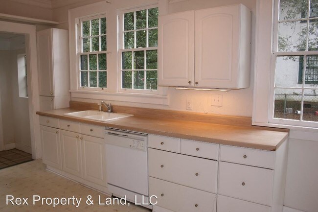 Building Photo - 3 br, 1.5 bath House - 830 Fleming Ave