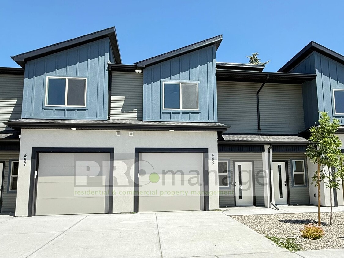Primary Photo - Beautiful 3 Bed / 2.5 Bath Townhome in Car...