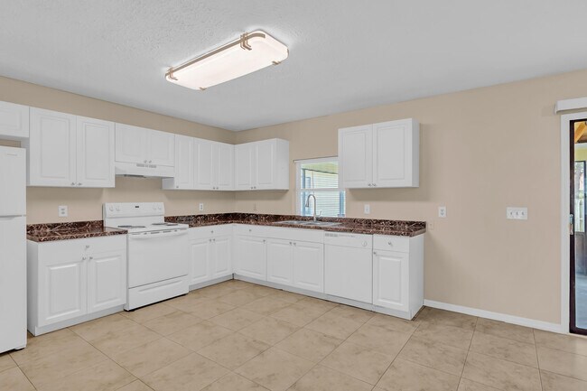 Building Photo - 134 SE Whitmore Dr