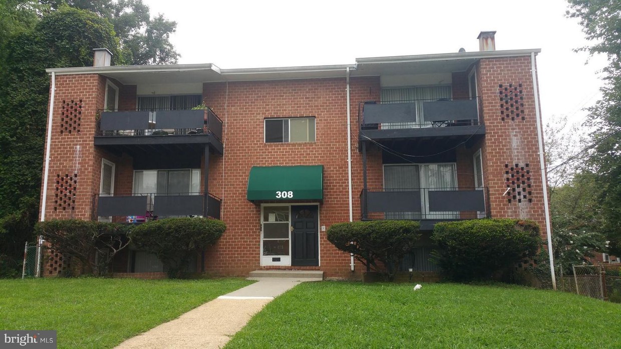 Building Photo - 308 Long Island Ave