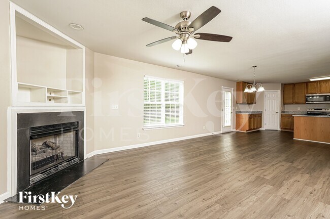 Foto del edificio - 612 Brassfield Dr