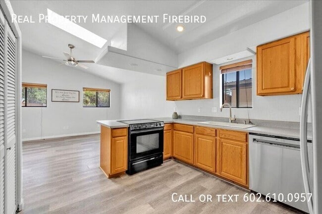 Building Photo - 548 E Palo Verde St
