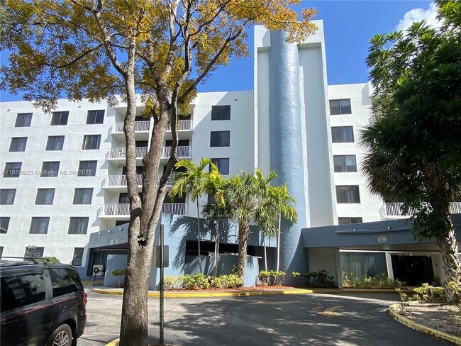 Foto del edificio - 901 Hillcrest Dr